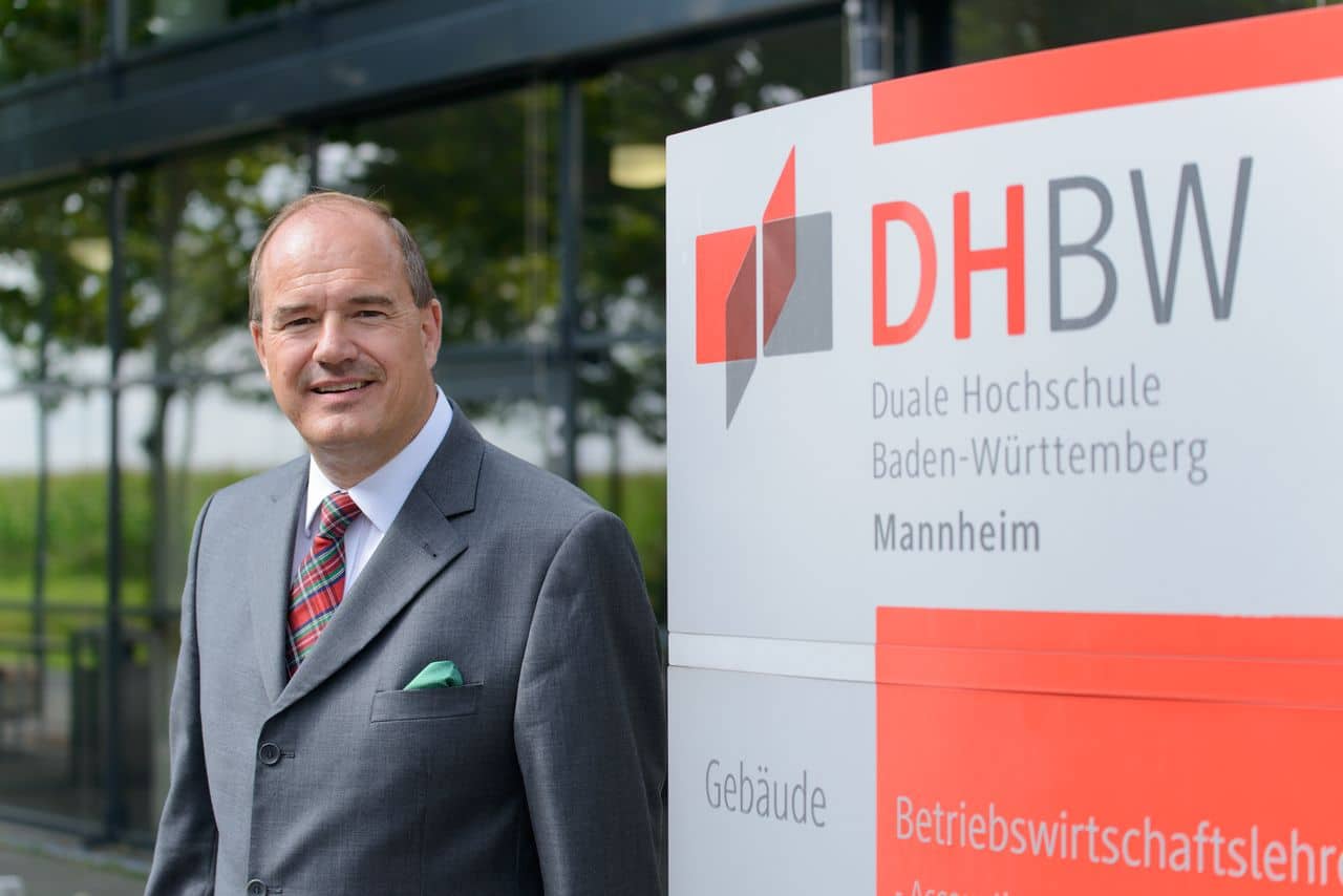 Ihr Steuerberater in Frankfurt und Weinheim: Michael Schiele, Steuerberater, Fachberater für Unternehmensnachfolge (DStV e.V.), Dozent an der DHBW Mannheim