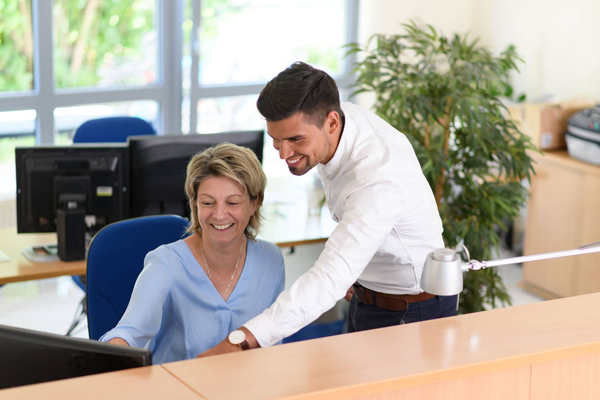 Ihr Steuerberater in Frankfurt und Weinheim: Finanzbuchhalter bei Kurka Dennis Veloso-Silva und Sekretärin Susanne Schütz Ihr Steuerberater in Frankfurt und Weinheim: Finanzbuchhalter bei Kurka Dennis Veloso-Silva und Sekretärin Susanne Schütz